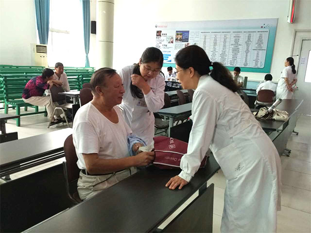 潍坊市市立医院开展糖尿病及并发症筛查和健康大讲堂活动