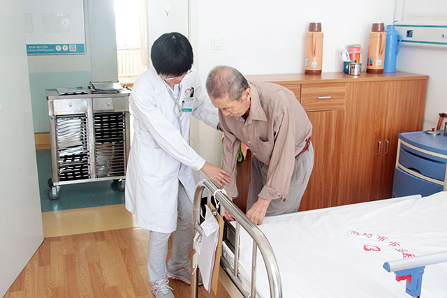 医养结合 情暖夕阳 ——潍坊市市立医院积极探索医养结合工作侧记